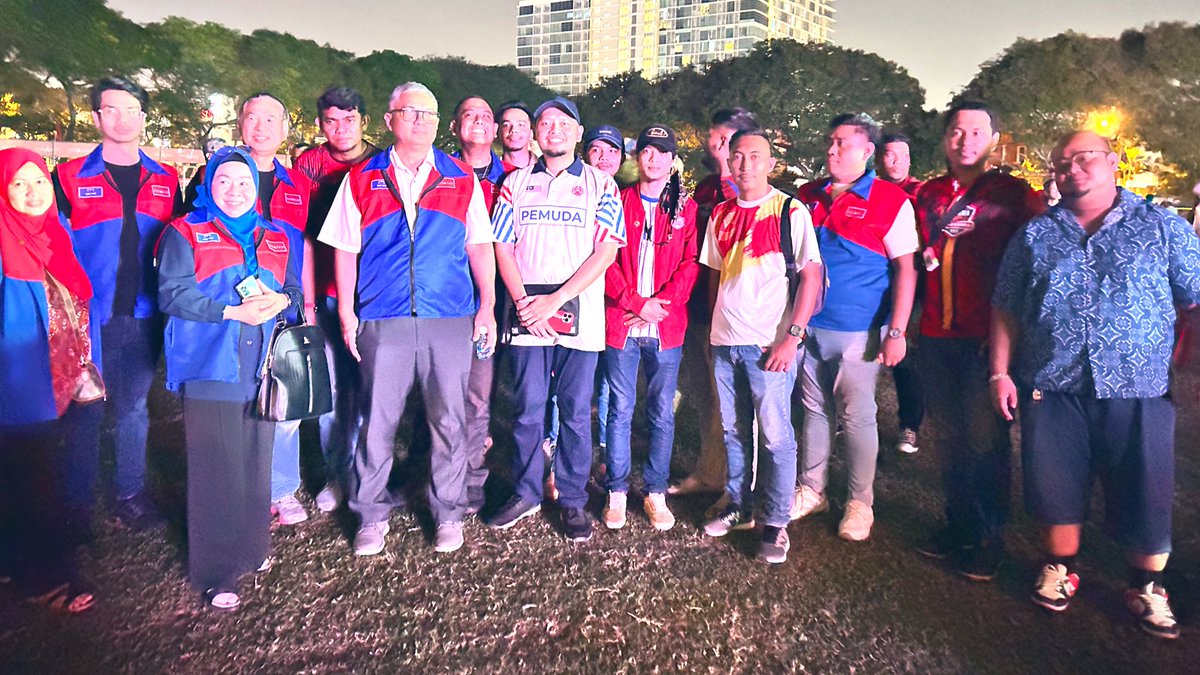 aliamirrazali's tweet photo. Malam ini bersama-sama geng @PemudaDamansara di SS15, Subang Jaya untuk ceramah Grand Finale HARAPAN 💪🏾💪🏾💪🏾

Last lap sebelum hari pengundian esok!

#PerpaduanReady #KitaSelangor https://t.co/HFFgrr6qeH