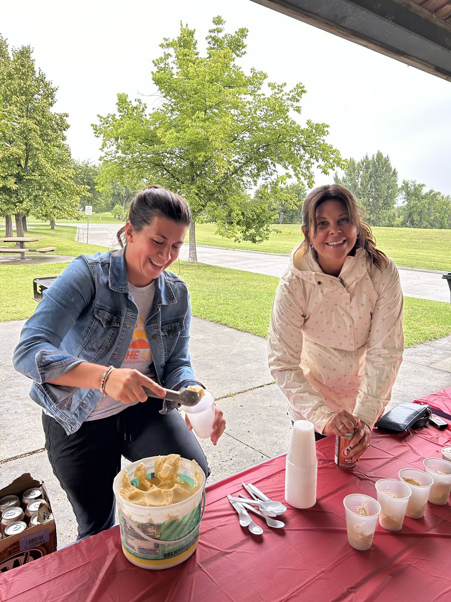 Little Red Reading Bus tweet media