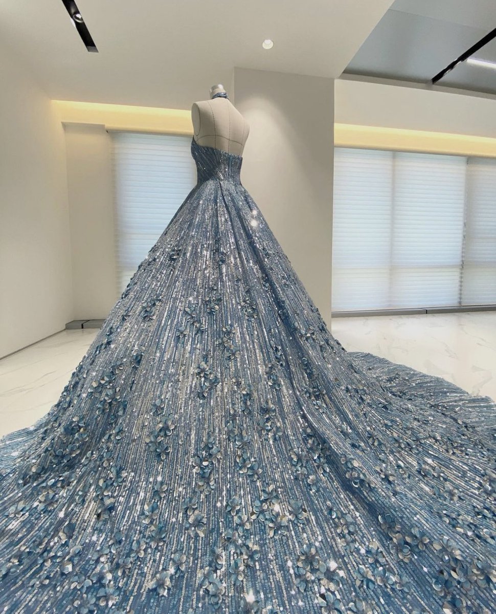 besttofswift's tweet photo. the dress worn in enchanted is an art https://t.co/jUh5Schb90