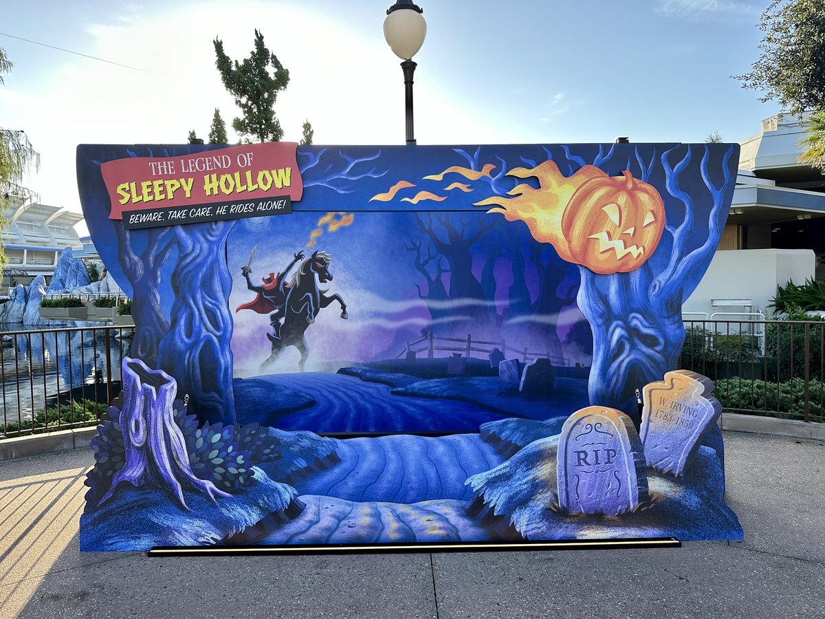 MickeyBlog_'s tweet image. We found some photo ops ready for tonight’s Mickey’s Not So Scary Halloween Party 🎃👻
#mnsshp #magickingdom