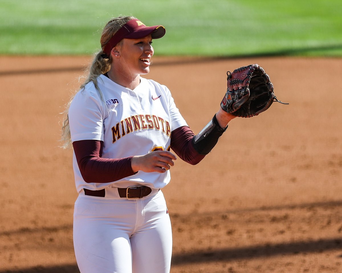 GopherSoftball's tweet photo. Happy Birthday, @HambrickJacie! 

#SkiUMah | #Gophers〽️ https://t.co/kyhV0xYhj7