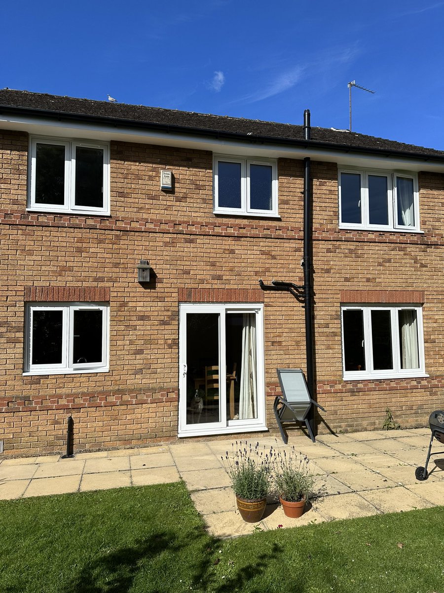 YourNextDoor1's tweet photo. A house somewhere in Sheffield has just got a complete face lift with the @FutureProduct30 flush sash windows and solidcore doors,looks just amazing,the customer is over the moon with the finished product ! 
Happy days 👌 https://t.co/Aqn1RGRf8n