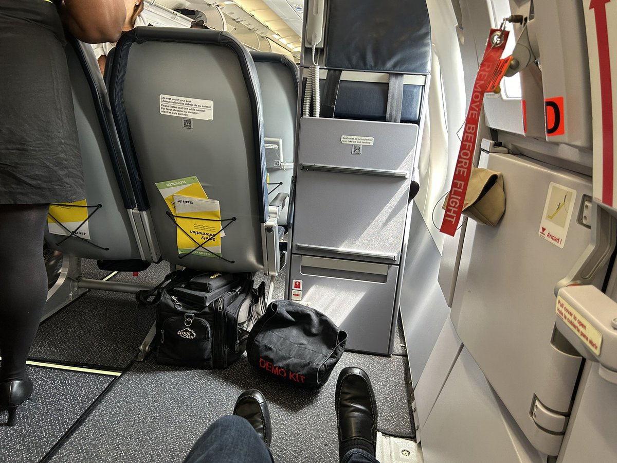 awaissaleem77's tweet photo. Extra legroom without additional payment for a change. Life’s little pleasures. #DCdiaries https://t.co/NDtED7K5K0
