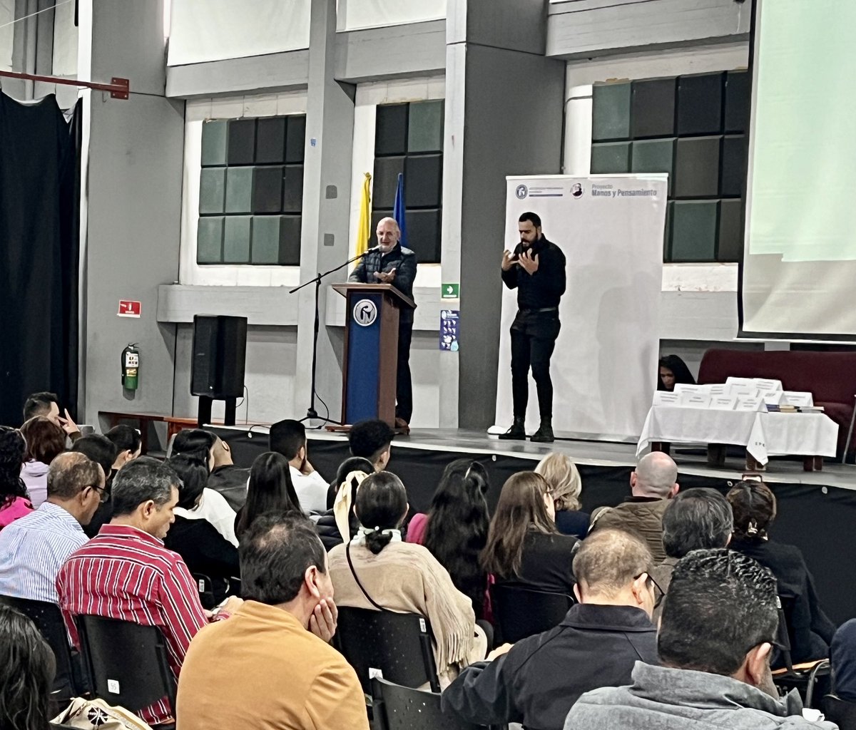 comunidadUPN's tweet photo. El Rector @rizomalejo, expuso la necesidad de movilarzarce para participar en la redacción de la ley que regule la educación y por lo tanto de línea a un sistema nacional de formación de  maestros en Colombia el cual debe ser  articulado descentralizado y centrado en la pedagogía https://t.co/vMwmxCzGOS
