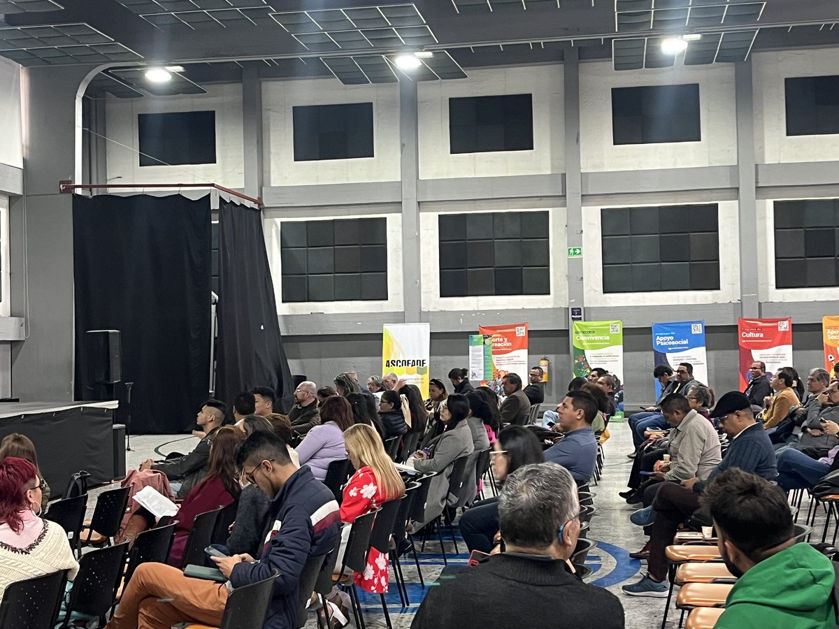 comunidadUPN's tweet photo. El Rector @rizomalejo, expuso la necesidad de movilarzarce para participar en la redacción de la ley que regule la educación y por lo tanto de línea a un sistema nacional de formación de  maestros en Colombia el cual debe ser  articulado descentralizado y centrado en la pedagogía https://t.co/vMwmxCzGOS