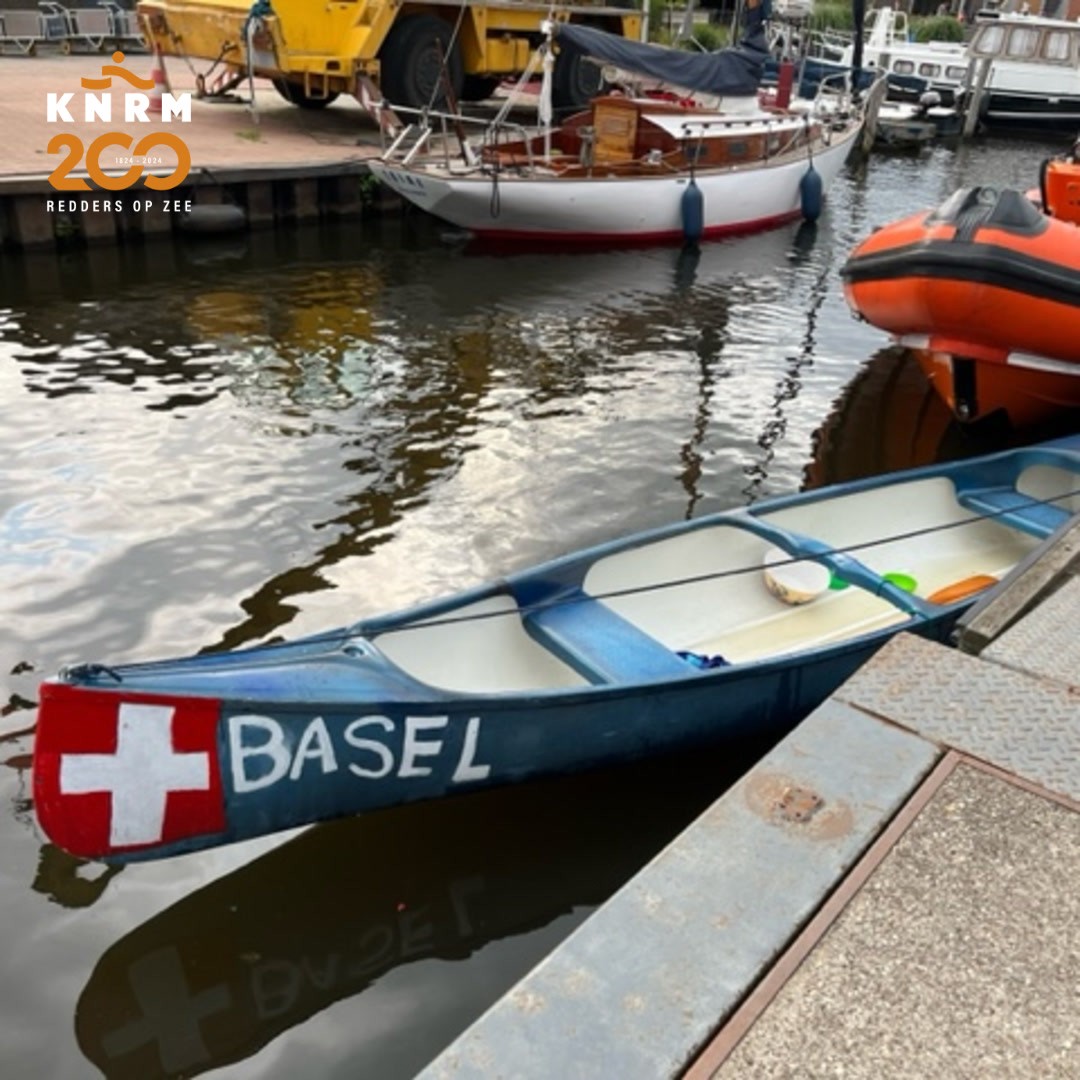 Dinsdagavond kwam er een melding binnen bij de KNRM Huizen en KNRM Blaricum. Op het Eemmeer bij Blaricum was een kano met twee personen omgeslagen. Het betrof vakantiegangers uit Zwitserland die een indrukwekkende tocht maakten van Basel naar Amsterdam. 🇨🇭
#knrm #reddersopzee