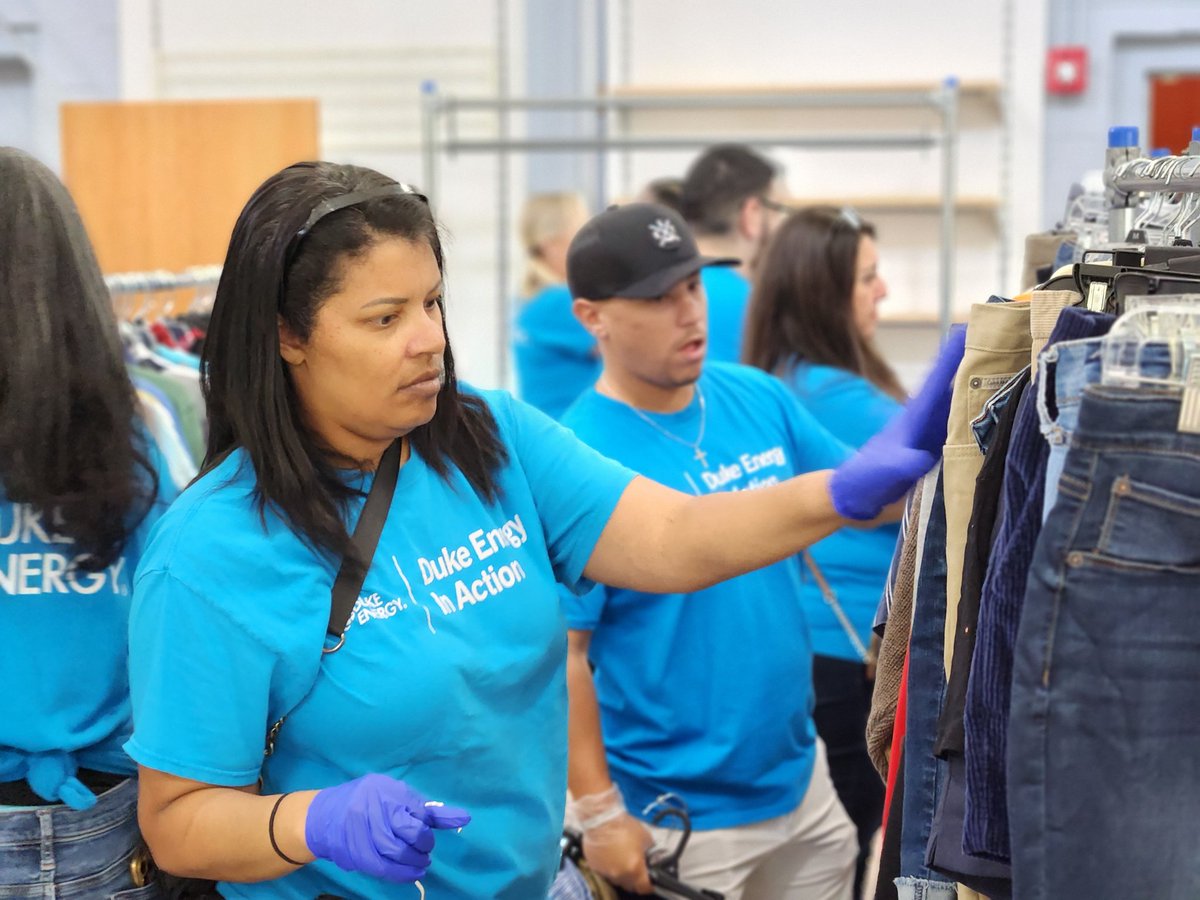 DE_CarolineF's tweet photo. It was great to see my @DukeEnergy colleagues volunteering with @CrisisAssistMin as part of the company's Summer of Service.  #DukeEnergyInAction https://t.co/Athi0298FB
