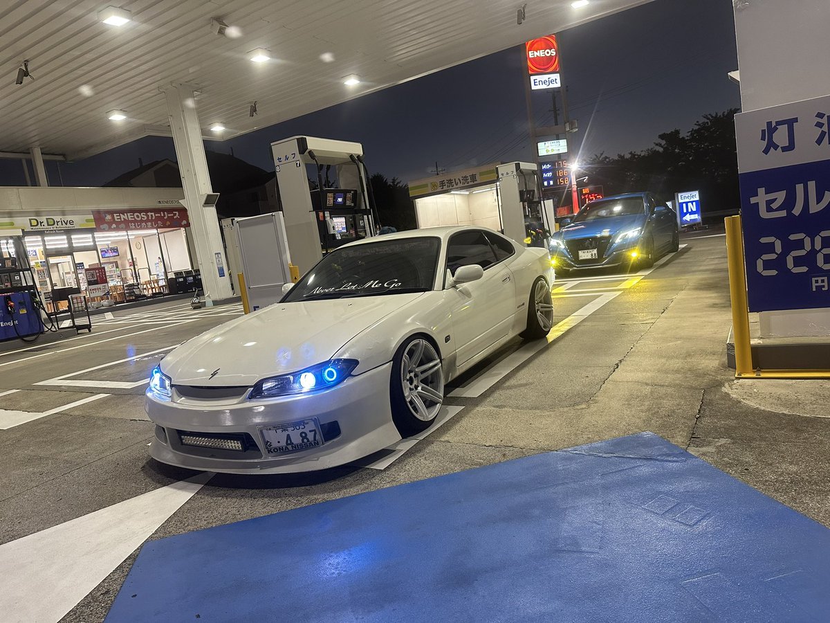yoshichika0414's tweet photo. 一枚目Before2枚目After

お互い軽自動車になりました！！
#しるびあ #シルビア #クラウン #crwon
#silvia https://t.co/ZHfK2Kwae9