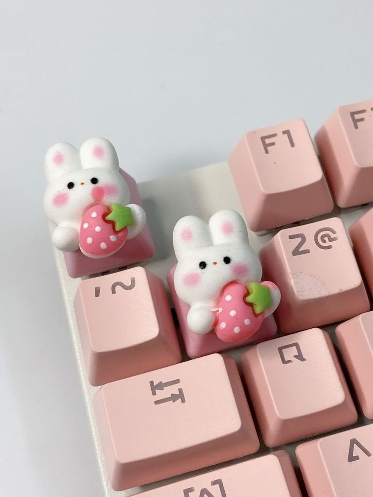 SoftnessDaily's tweet photo. strawberry bunny keycaps 🎀 https://t.co/LU2Wr33feT