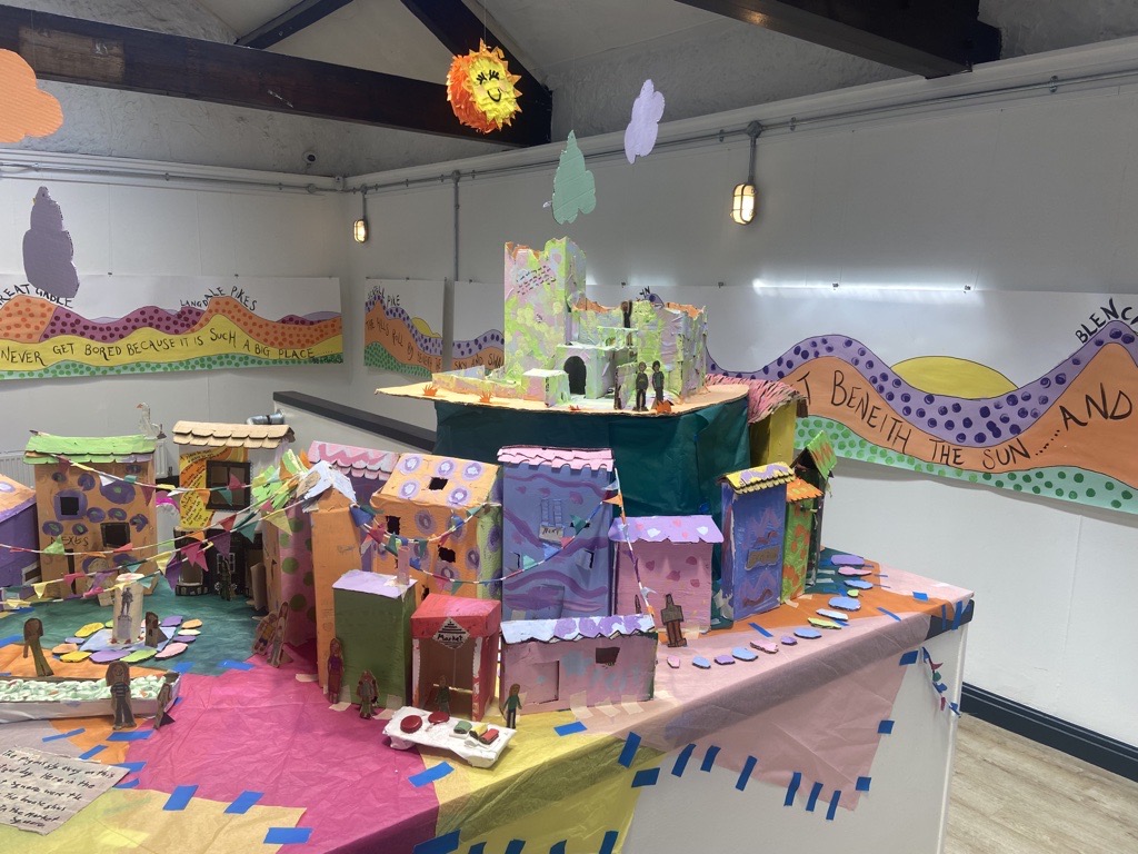 BACKendal's tweet image. (1/2) We have had an incredible week with the young people taking part in our #ArtsUnleashed Summer Camp! 

The artwork created is based on #Kendal and now displayed in our Foyer &amp;amp; Sugar Story Gallery until 6 September 🥳