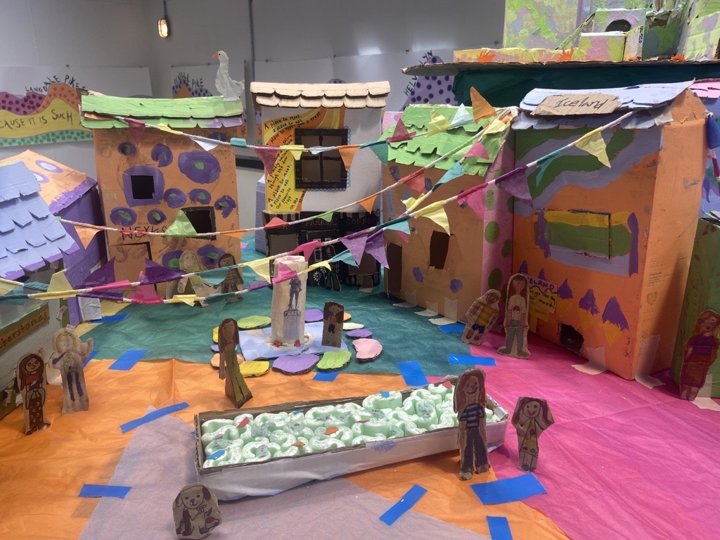 BACKendal's tweet image. (1/2) We have had an incredible week with the young people taking part in our #ArtsUnleashed Summer Camp! 

The artwork created is based on #Kendal and now displayed in our Foyer &amp;amp; Sugar Story Gallery until 6 September 🥳