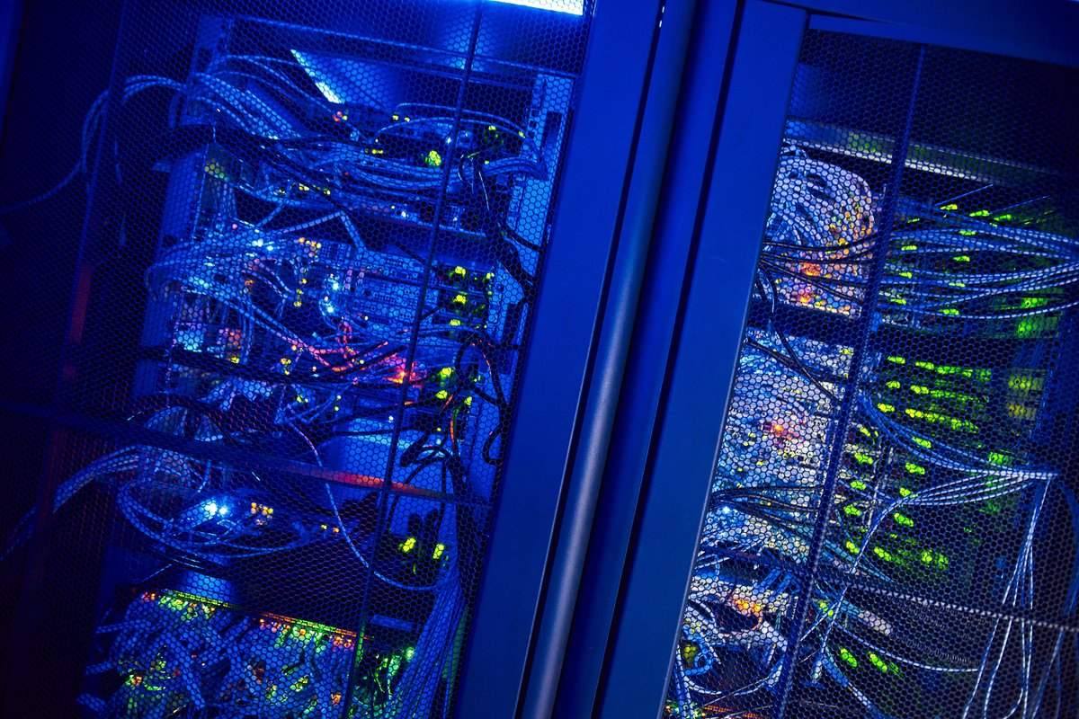 Il fascino dei Data Center 🤩

#HostingSolutions #DataCenter #DataCenters #Server #Serverfarm #lights #stunning #11agosto