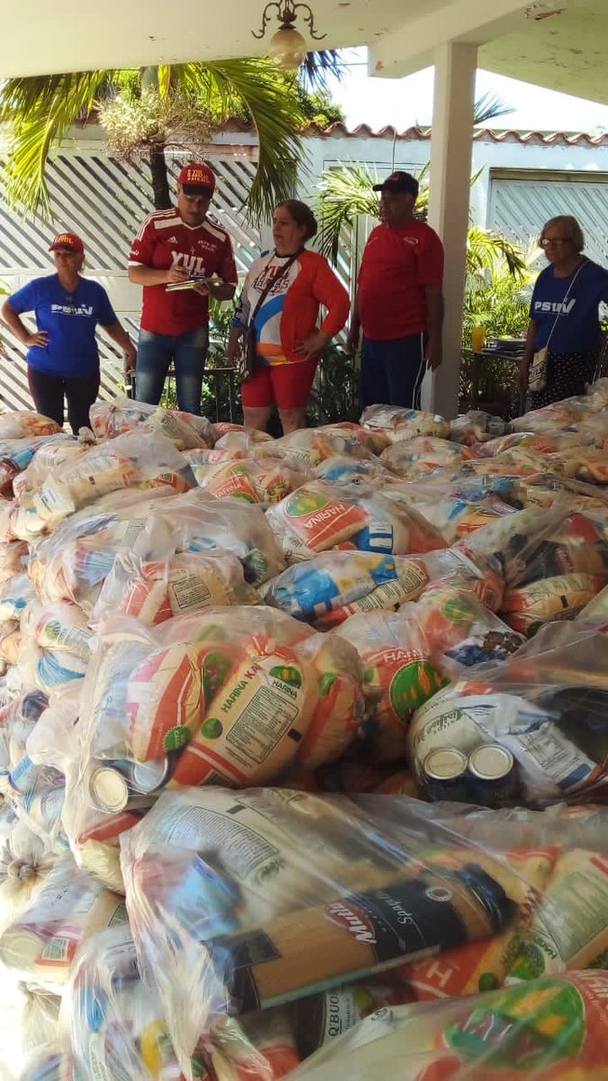 CCLAPMarcanoNE's tweet photo. Gracias a las políticas del Pdte @NicolasMaduro Mtro @LealTelleria y @YulArmasAlcalde @Alessandrellove fueron atendidas con la entrega de Combos CLAP 5.735 familias  de 19 Comunidades  del Municipio #Marcano
# COMUNICAR ES VENCER https://t.co/Qtqt2Dxfdx