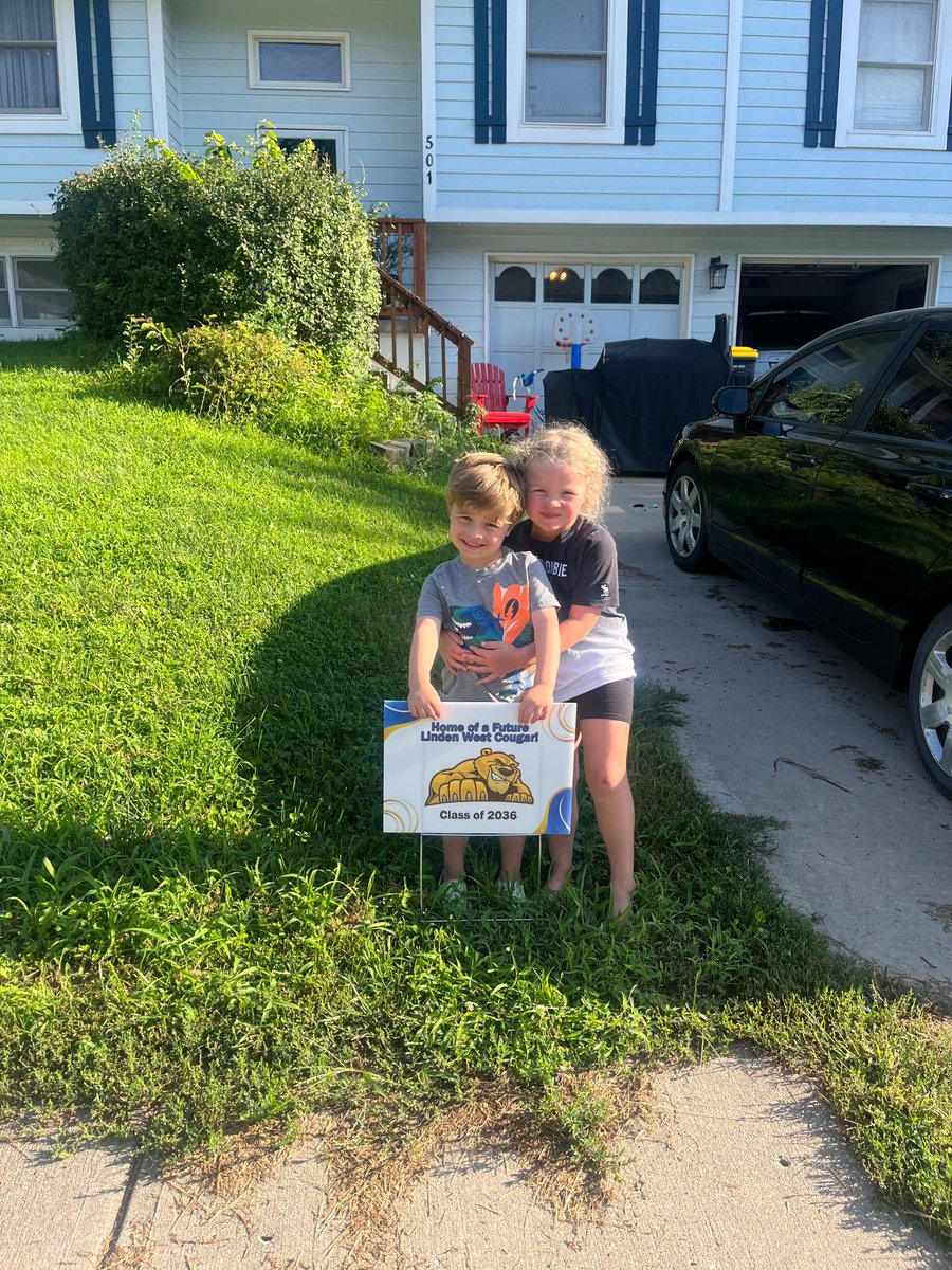 LWNKCSD's tweet photo. Incoming Kindergarten students have been getting very special visits this week, welcoming them to Linden West! #FutureCougar #Classof2036 #LWPawPride @Stephanywebb11 https://t.co/5BiZfV2yaF