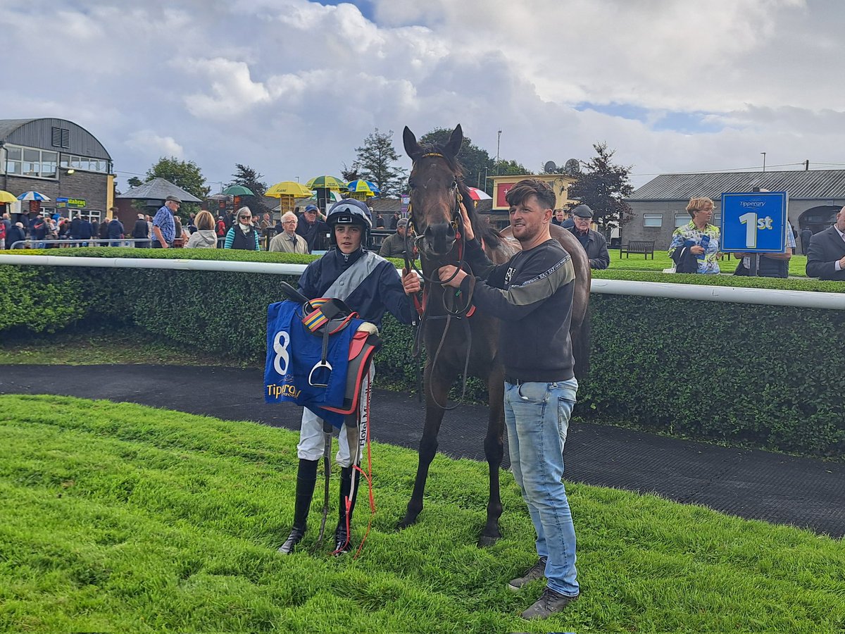 Elda & Sean Bowen after winning @tipperaryraces