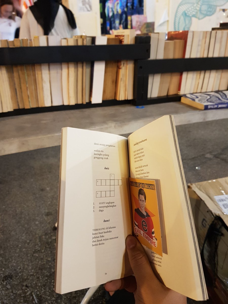 Sambil² layan hingaq fans pn buat ramai dan jaga reruai, layan Holokos karya Ridhwan Saidi.