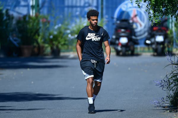 MediaParisien's tweet image. 🗣️ Warren Zaïre-Emery :  « Il n’y a pas si longtemps, j’étais tous les jours au camp des Loges et quand je voyais David Luiz, Lucas, Pastore, Rabiot ou Nkunku passer en voiture, j’étais content. Aujourd’hui, c’est un plaisir de pouvoir procurer ce bonheur aux supporters. »…