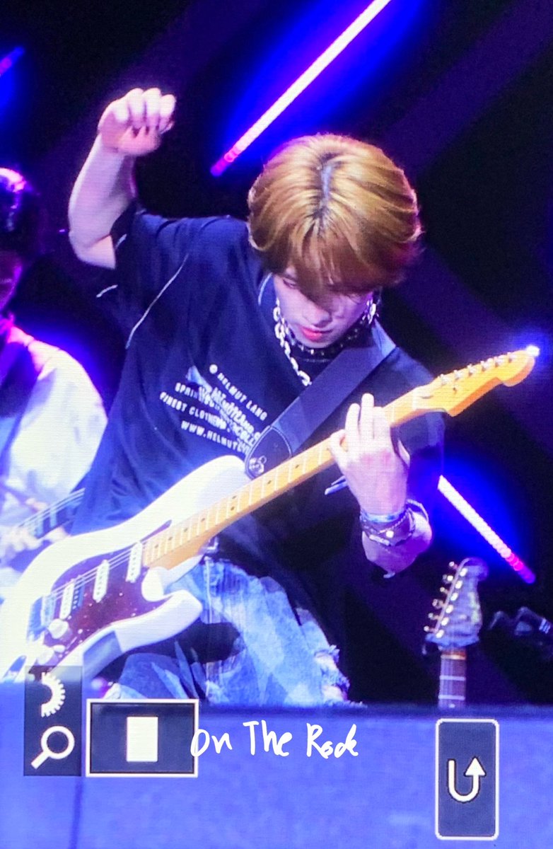 rockxheworld's tweet photo. 남자 곽지석 기타 스누피 결혼해 https://t.co/OBOUn7r5s3