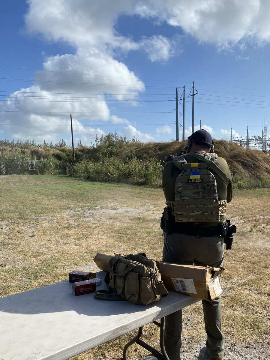 KatOfficer2010's tweet photo. R-F ISD PD Range day! 👮🏽🏴‍☠️💚💛 https://t.co/0orFym6dqV