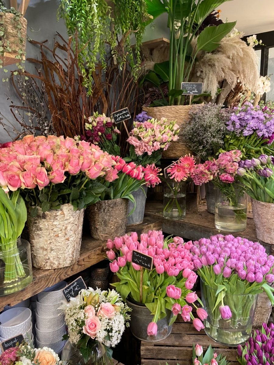 moontides_'s tweet photo. Flower shops https://t.co/A0scA8mSBh