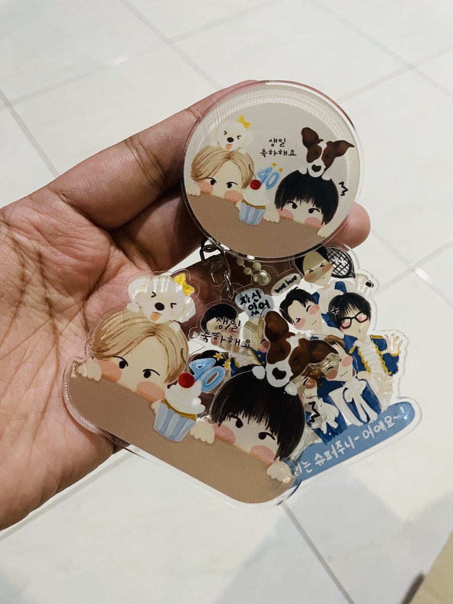 love these merchandises from <a href="/projects83/">Leeteuk - Heechul🎈🎂</a> and @mongheenim 💓💓💓 my first acrylic photocard holder 🥹🥹🥹🥹