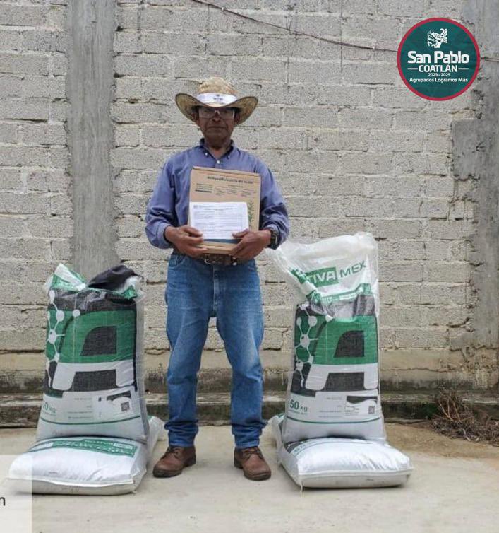 Agradecemos al Gobernador <a href="/salomonj/">Salomón Jara Cruz</a> y al Secretario de la <a href="/SEFADER_GobOax/">SEFADER Oaxaca</a> Ing. Victor López Leyva por incluir a nuestro Municipio en el programa “Autosuficiencia Alimentaria”, que tiene como objetivo lograr la autonomía en la producción de alimentos sanos para las familias.