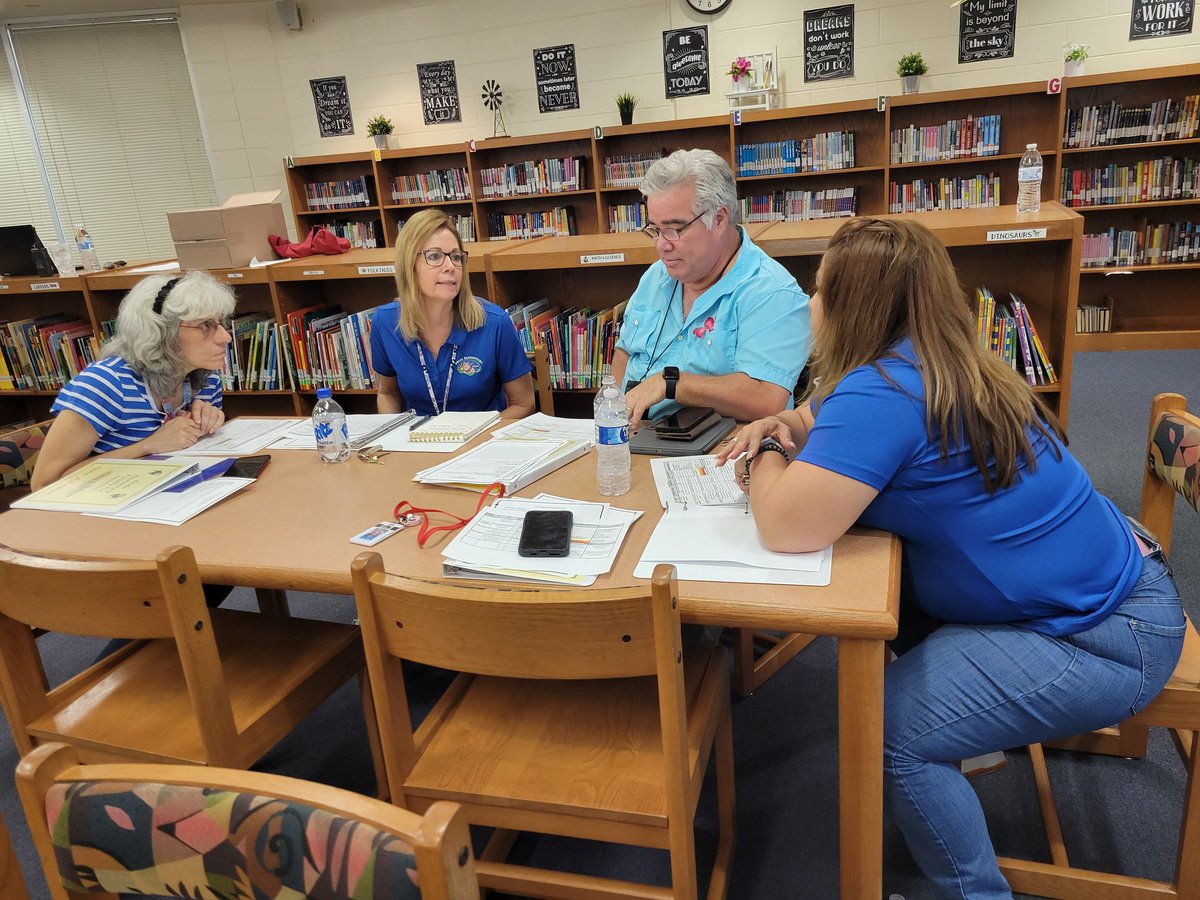 Cahillmomof6's tweet photo. Hardwork and determination is how we get things done @PrideLionsVCS #BrainSweat #OnlyAtPride #WatchUsGrow #DreamTeam #TeacherVoice #Collaboration #BuildingCulture @ahr_ecahr https://t.co/GBbiTXhtNo