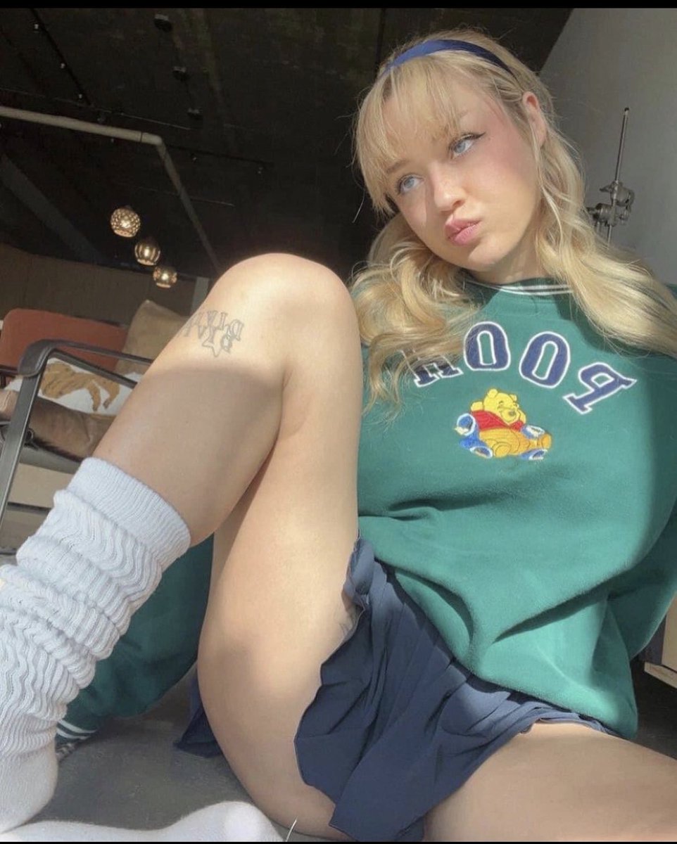 Rosereid420's tweet photo. What do you see?💋 https://t.co/Gm14z4ctiX