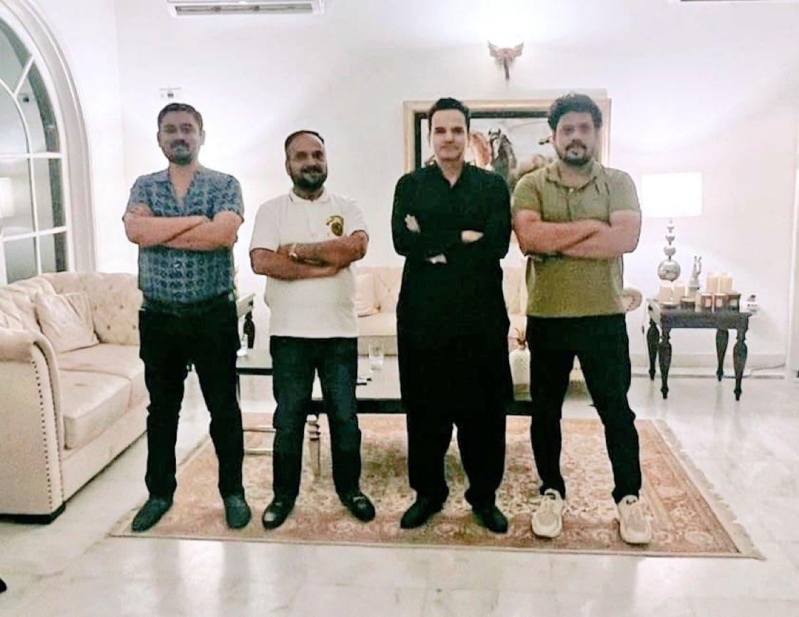 Irfan_Khan_090's tweet photo. سابق ڈائریکٹر محکمہ صحت و صفائی کورنگی ٹاؤن سید سردار علی، رہنما ضلع کورنگی عرفان خان اور نوید الرحمان نے سابق ایم این اے ضلع کورنگی علی راشد سے ان کی رہائش گاہ پر ملاقات کی۔

 آئندہ 14 اگست یوم آزادی کی سرگرمیوں پر تبادلہ خیال کیا گیا۔

#TeamAliRashid #Korangi 

@AliRashidPPP https://t.co/KEmSGTaUye