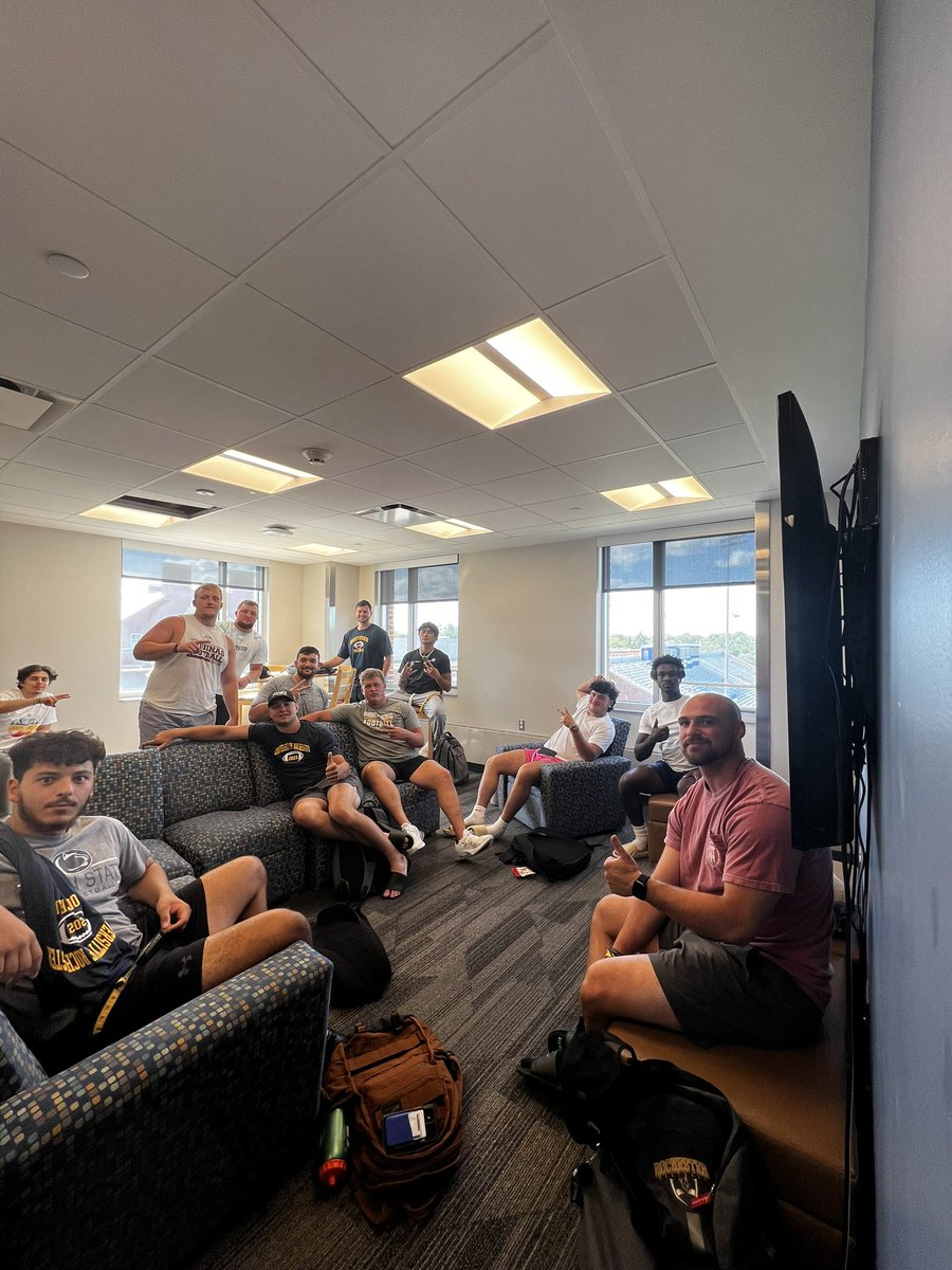 Eastman fam story time🤝The fellas getting in the lead early this year as we look to become 2 time champs in 2023 <a href="/UrClimb/">TheClimb_UR</a> <a href="/UofRFootball/">Rochester Football</a>