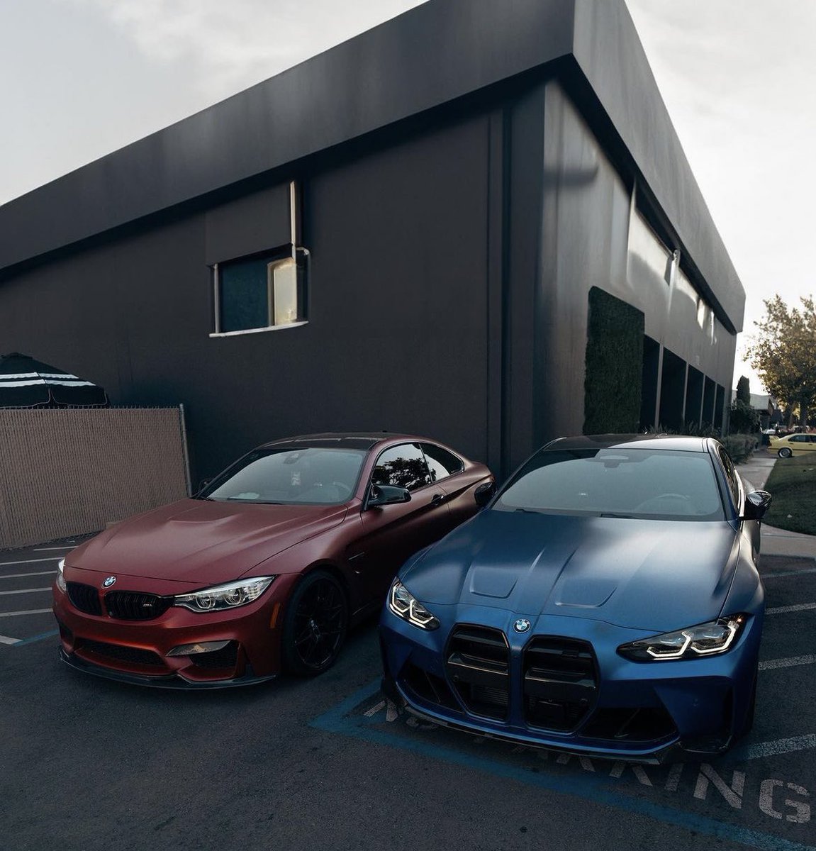LuxuryCars365's tweet photo. Red or Blue? ♠️ #BMW https://t.co/44ItzWBUvr