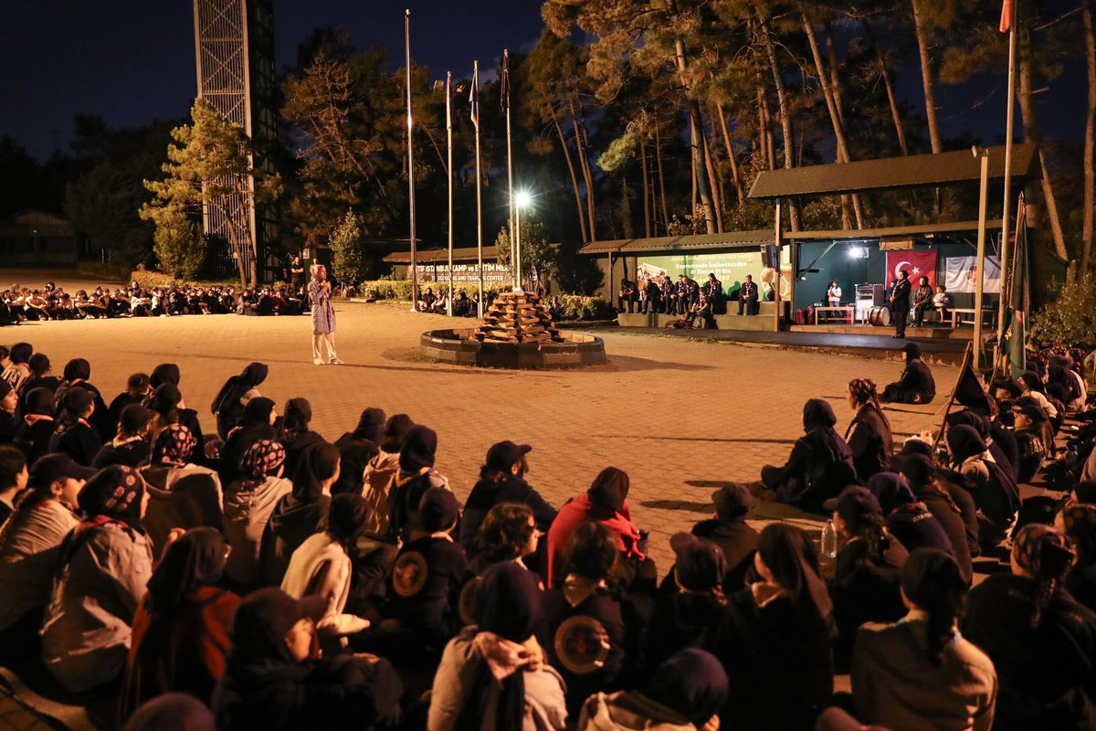 Yansın ateş önümüzde
Yerde değil gönlümüzde
Güle güle dönünüzde
Neşelensin oynayanlar hey hey
🎵 🎶 🏕️ 

Kamp ateşi etrafında İzci şarkısını söyleyerek günümüzü tamamlıyoruz 🥰

📍Hekimbaşı İzcilik Kampı 
<a href="/izcifederasyonu/">Türkiye İzcilik Federasyonu</a>