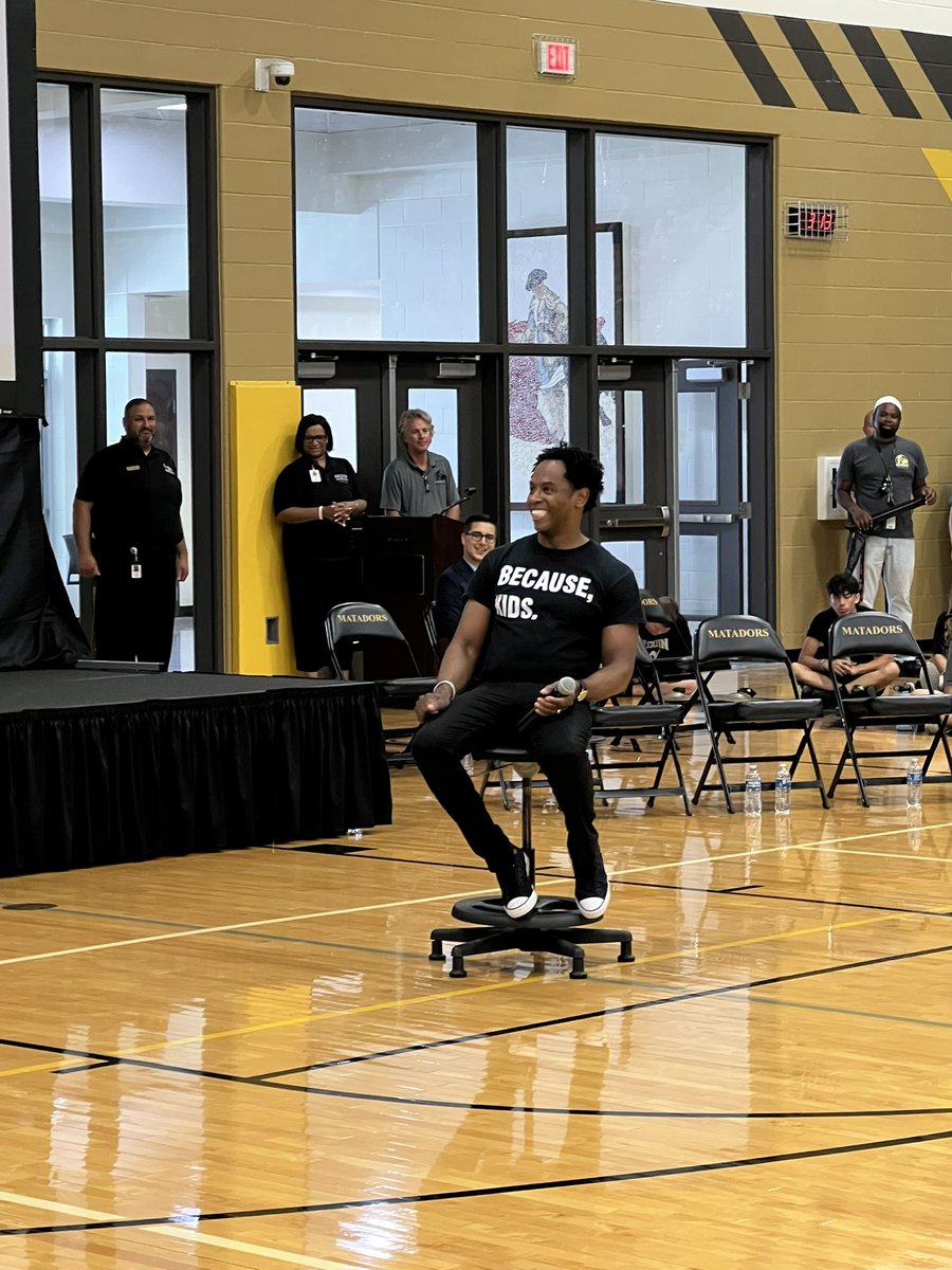 DrMattGutierrez's tweet photo. Our teachers and staff are leaving Convocation 2023 inspired and enthusiastic for this school year! Thank you @docspeaks for sharing your story and inspiring message with all 1,100 of us!   #1Heart1Seguin https://t.co/RwEfSfythR