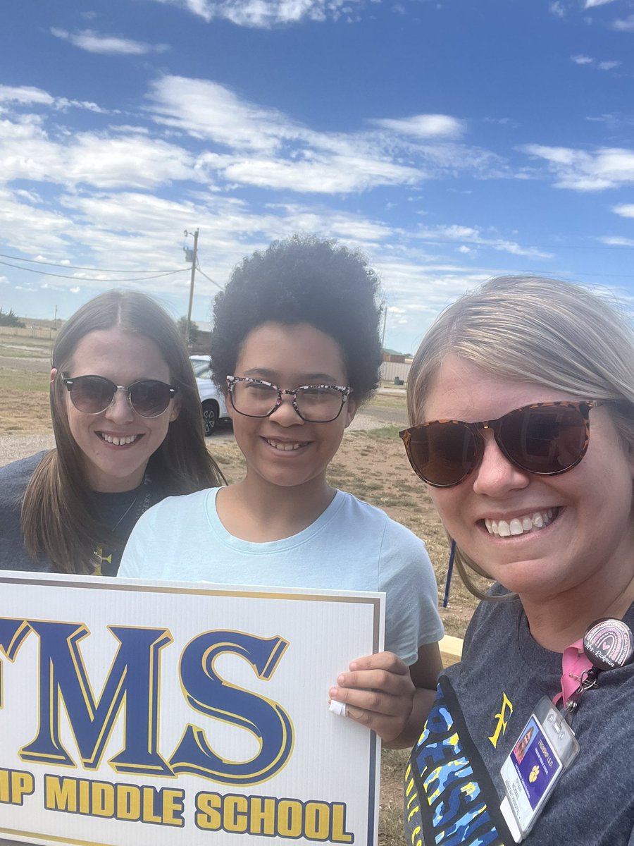tiffrickman13's tweet photo. We can't wait to meet our 6th graders! #thefms @FrenshipMS https://t.co/dMDP0wfTwh