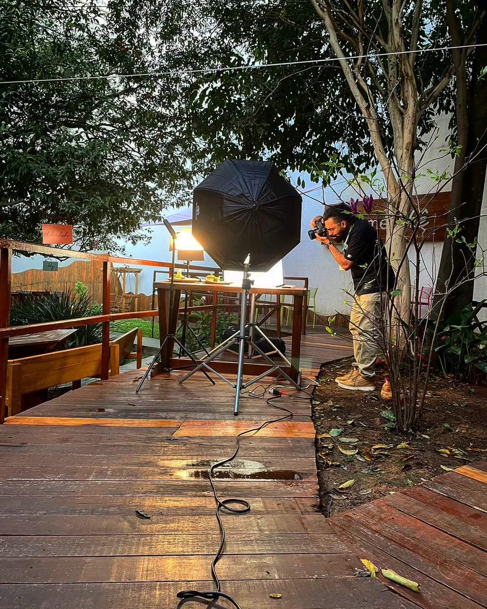 IuraKurtz's tweet photo. Daqui uma semana inicia o Degusta Marau. O Victor Oliveira está finalizando os registros fotográficos dos pratos. Vai ser imperdível! #degustamarau #gastronomia #restaurantes #comida https://t.co/ISk3av40P1