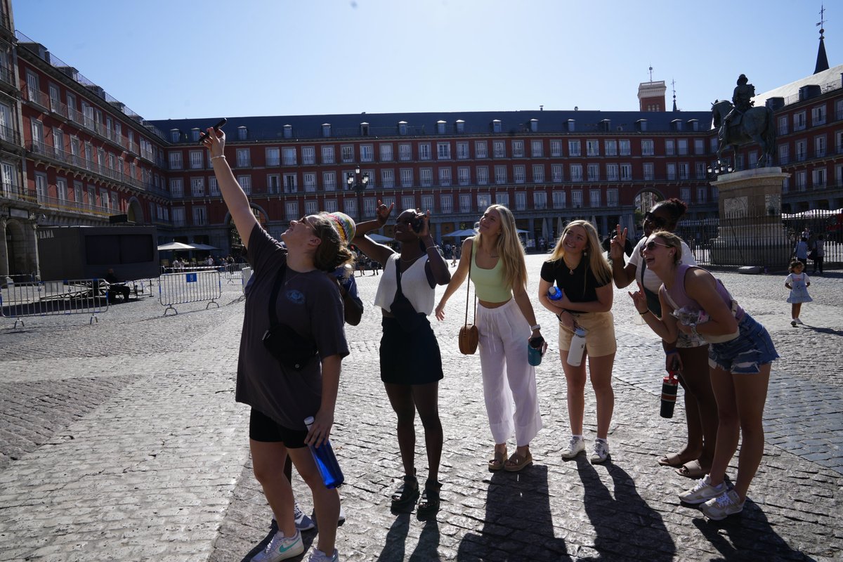 ERAUWBasketball's tweet photo. Day 2 of our stay in Madrid included guided tours of Puerta del Sol, Plaza Mayor, Plaza de Espana and the Royal Palace, and a private cooking class at QÚ by Mario Sandoval. We played some basketball too! https://t.co/WkYjLMYncn