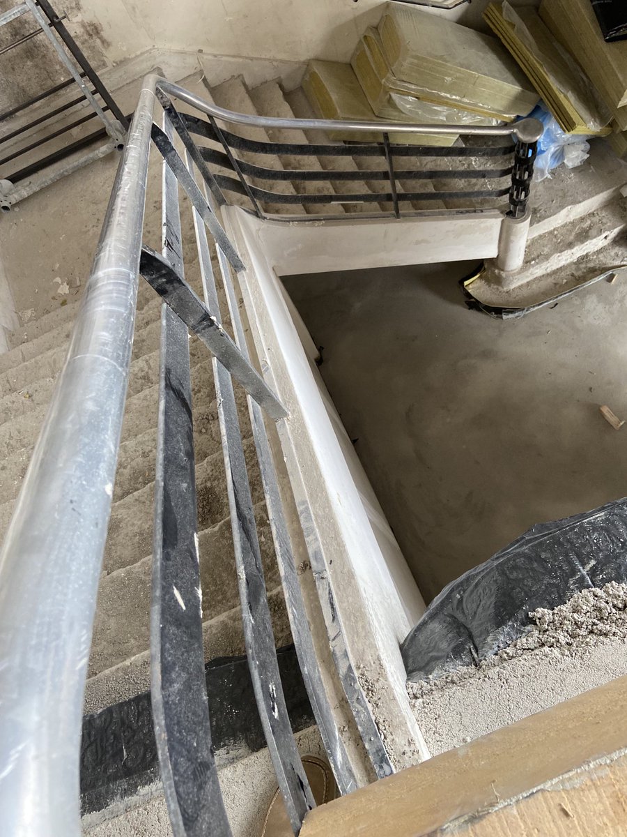 pierregomez92's tweet photo. Visite du chantier GALLIENI qui va accueillir un espace culturel exceptionnel à destination des jeunes de ⁦Rueil-Malmaison. Félicitations aux agents qui suivent avec professionnalisme le chantier exceptionnel ! https://t.co/47VENJRo7D