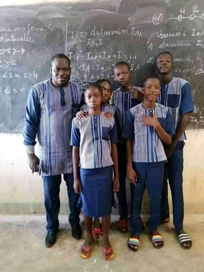 AfricaFactsZone's tweet photo. Burkina Faso is adopting traditional attires as school uniforms to promote the country's culture. https://t.co/KkTMvtIGBp