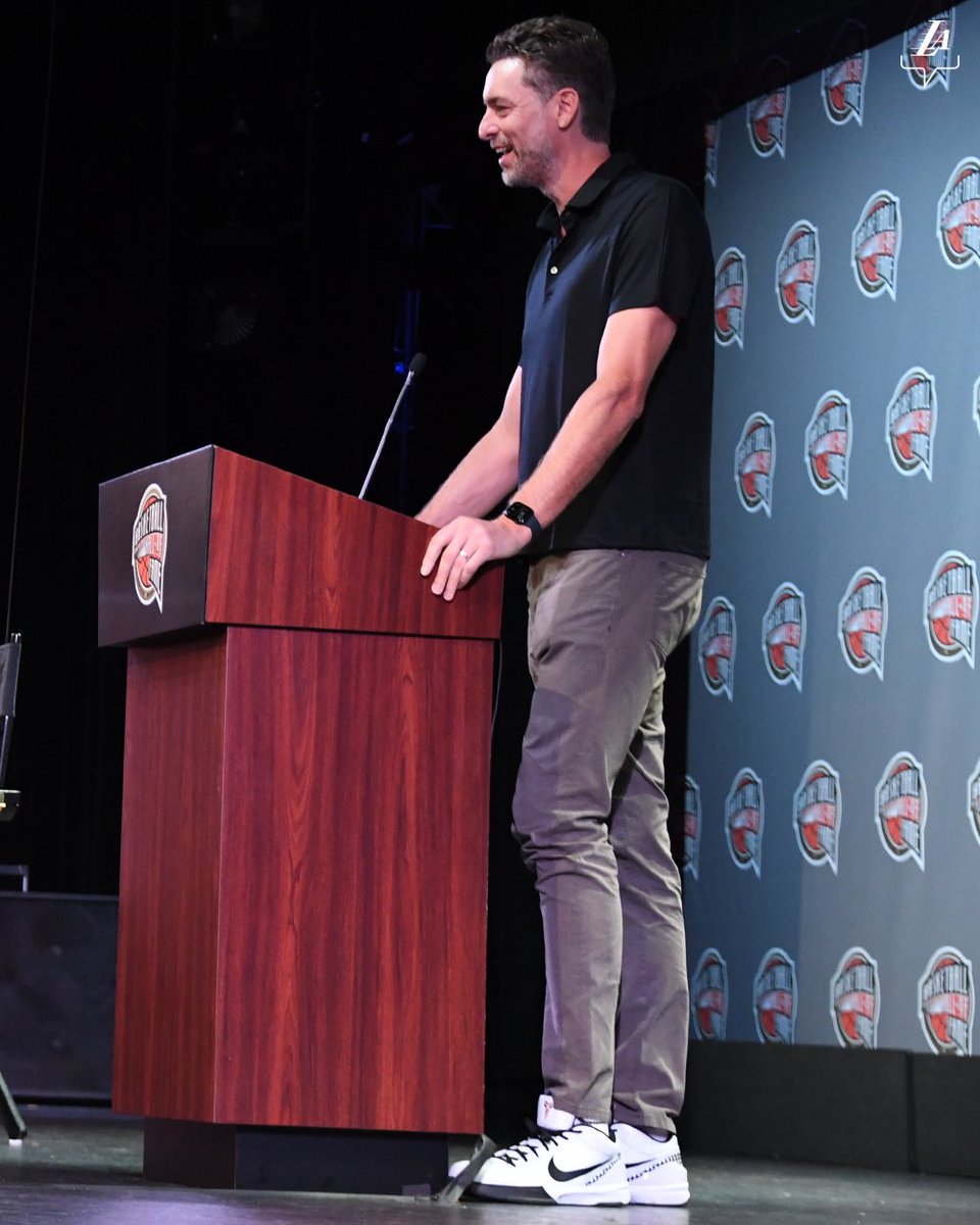 Pau in his Mambacitas at the Hall of Fame Press Conference 🖤