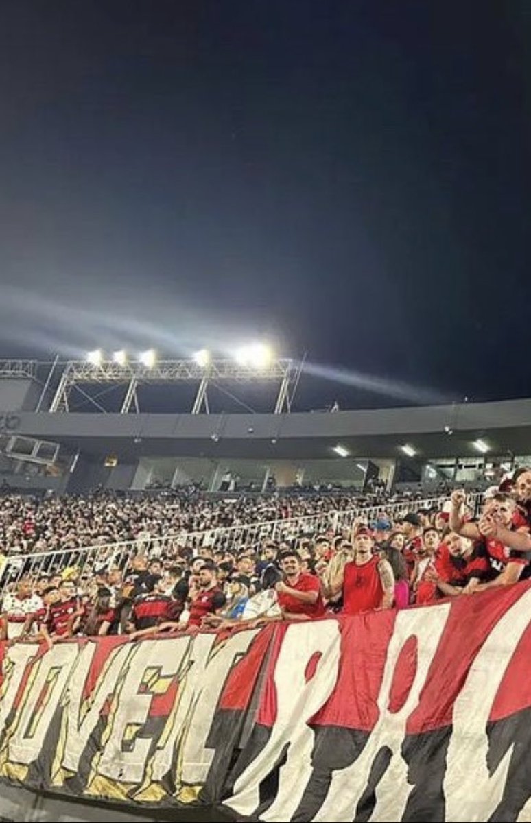 “NA DISPOSIÇÃO DE CADA UM , 
A SEGURANÇA DE TODOS !”

Única coisa de positivo nessa noite vergonhosa foi vê-los de volta na arquibancada 🏟️👊🏾