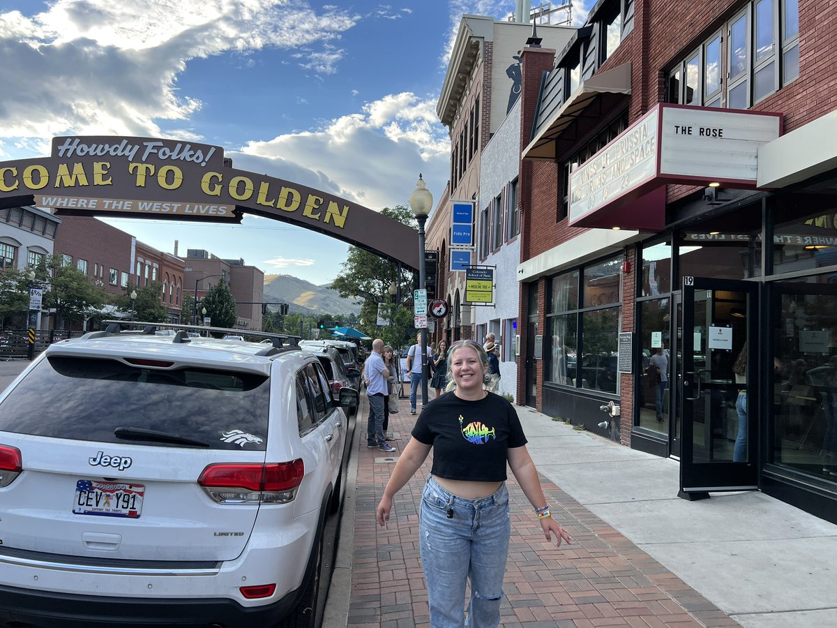 RoamFromHome__'s tweet photo. One of the things I love about full time travel is finding all these cute downtown areas with cold beers, beautiful views, and live music 💕

#vanlife #rvlife #digitalnomad https://t.co/9FhPmedi1c