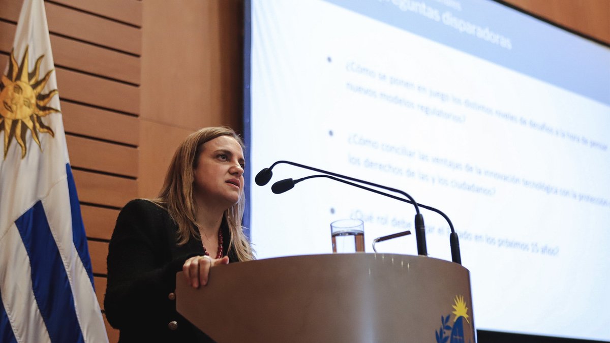 AAIPargentina's tweet photo. La Titular de la AAIP @beanchorena participó del Evento Nacional de Protección de Datos de Uruguay, en el marco de los 15 años de la Ley de Protección de Datos Personales del país.

#EventoURCDP #DatosPersonales

Más información 👉 https://t.co/XHEi1nVDYn https://t.co/Ngw1khNfpL