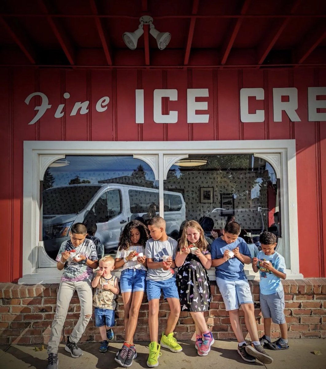 First stop on the way to an amazing weekend 🍨

📸: @hobbithollowacres/IG