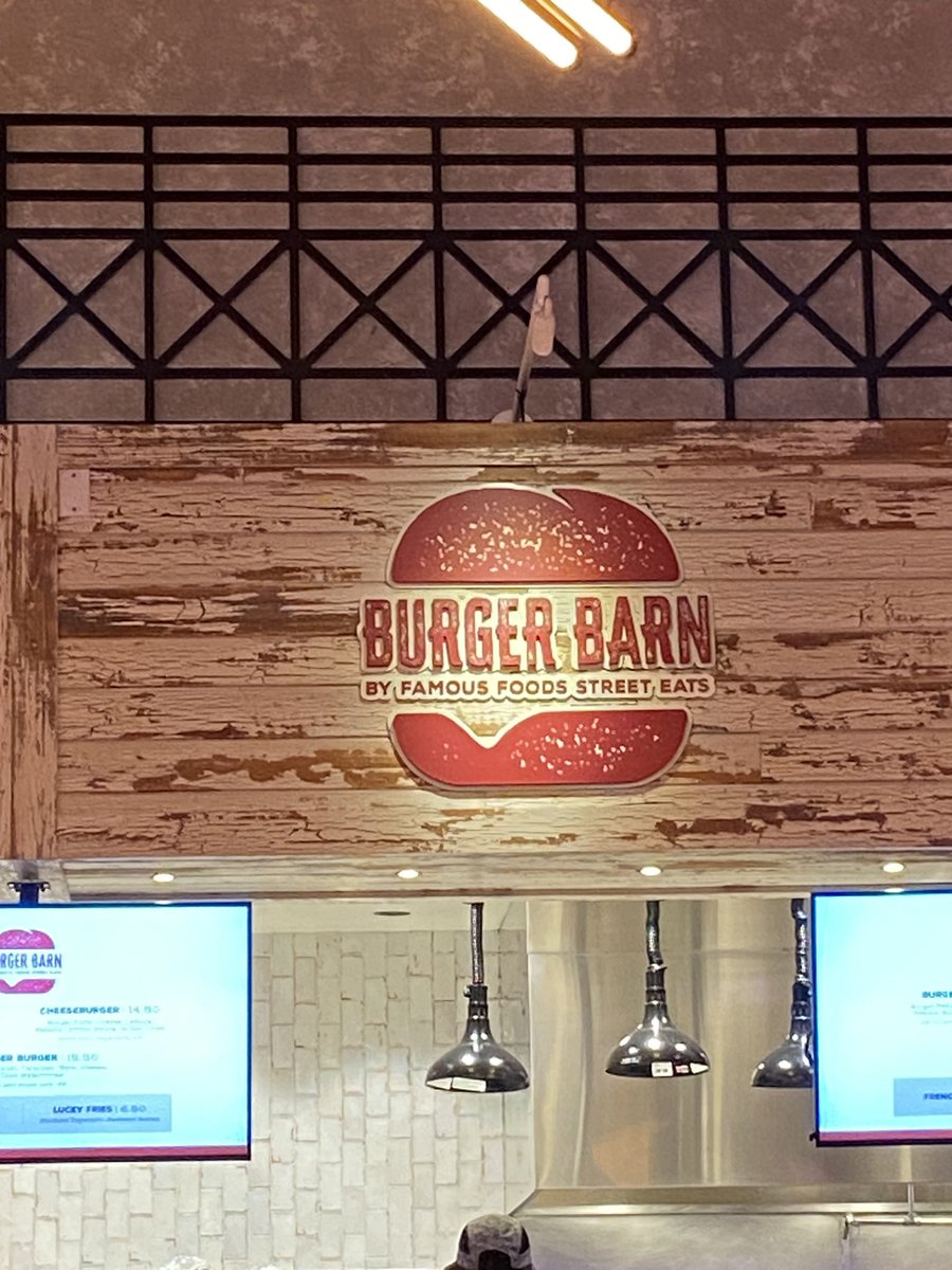 bombsbits's tweet photo. Lunch at #FamousFoods food court @ResortsWorldLV 
Better than a year ago, greater variety of food, can email you your order rather than text &amp; room charge facilities available (saves on those min. $/£ transactions on credit cards)
PS Cheeseburger from #BurgerBarn was phenomenal https://t.co/BoqzptQdYn