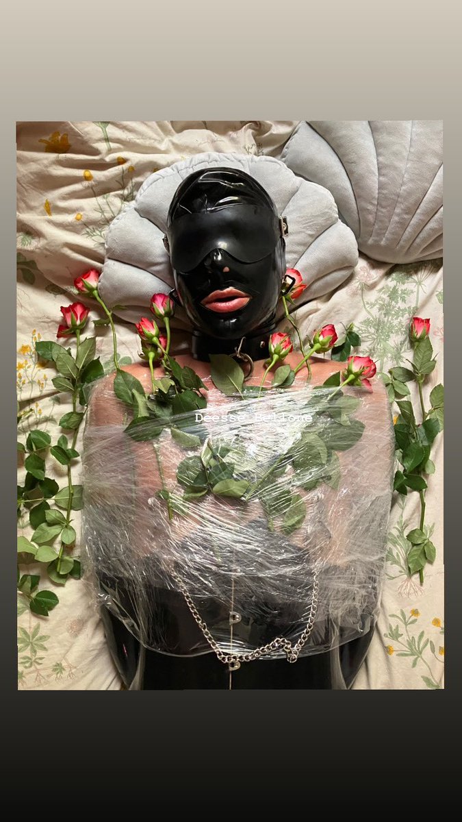 DeesseBellone's tweet photo. Ses gémissement de douleur, de plaisir résonne encore en moi..   
@WideOpenMe séquestrer aux pieds de mon lit https://t.co/6HE7oLO4Hk