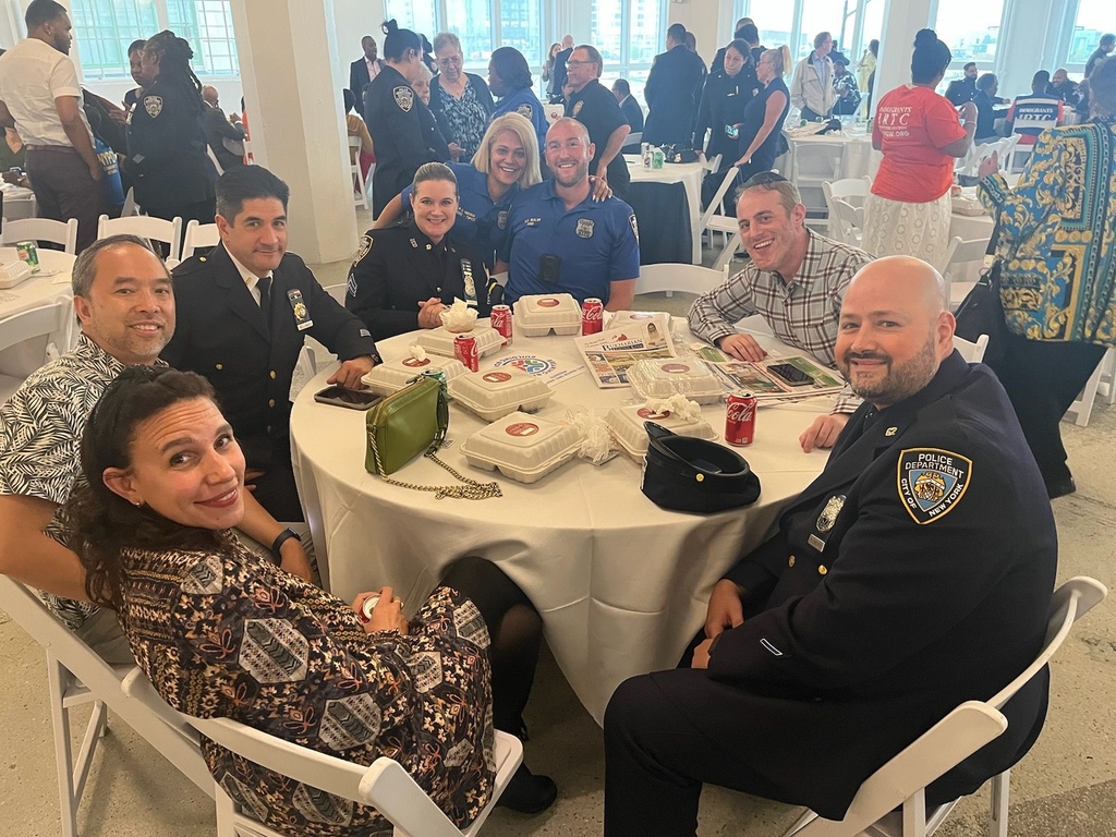 NYPDSHOMRIMSOCI's tweet photo. Thank you @NYCMayor for creating a unique, meaningful way for us to strengthen community ties & build bridges - weโre honored to participate in Breaking Bread, Building Bonds! @nypddcer @nypdnews @nypdpc #HelpUsSpreadTheWord #breakingbreadbuildingbonds https://t.co/zgvy1l6QlL