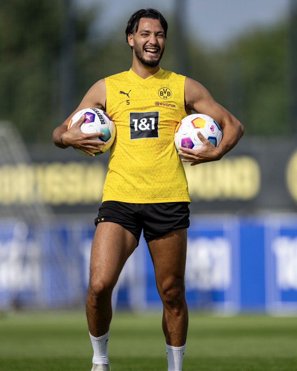 BlackYellow's tweet photo. That Friday Feeling 😆 https://t.co/68q7BRsIB7