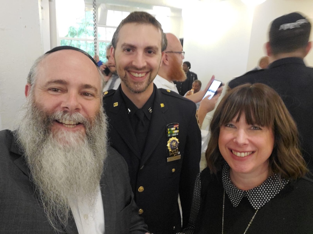 NYPDSHOMRIMSOCI's tweet photo. Thank you @NYCMayor for creating a unique, meaningful way for us to strengthen community ties & build bridges - weโre honored to participate in Breaking Bread, Building Bonds! @nypddcer @nypdnews @nypdpc #HelpUsSpreadTheWord #breakingbreadbuildingbonds https://t.co/zgvy1l6QlL