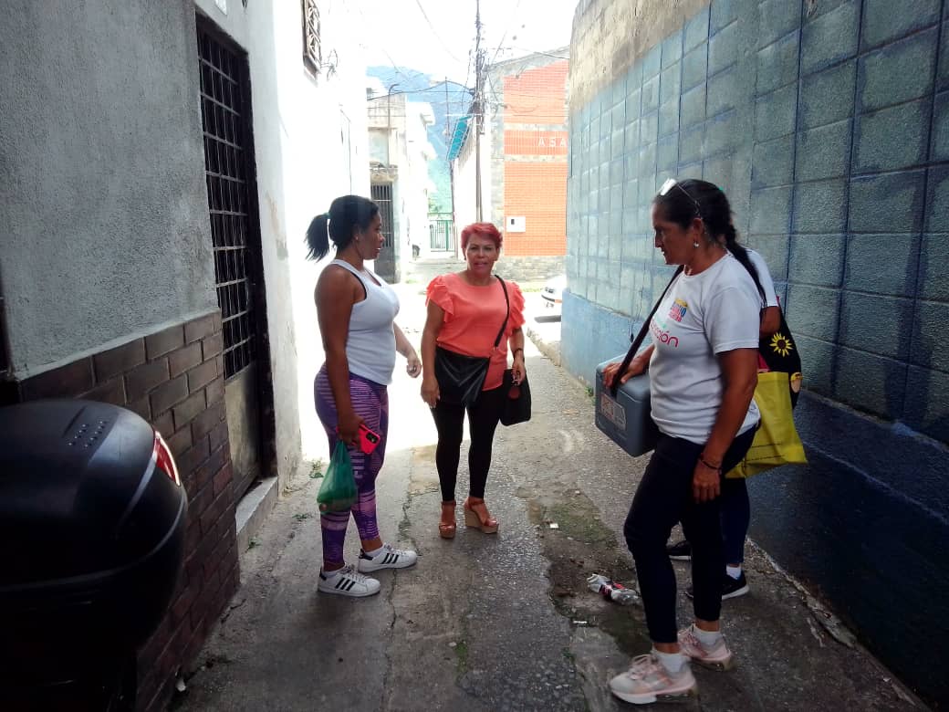 Trabajo en conjunto entre ASIC los Flores de Catia y Hospital periférico de catia realizando estudios y cercos Epidemiológico en la comunidad Catia.

#juntosporcadalatido
@mppssalud_vzla
@redambulatoriadsdc
<a href="/pepo_enpositivo/">Periférico de Catia noticias en positivo</a>