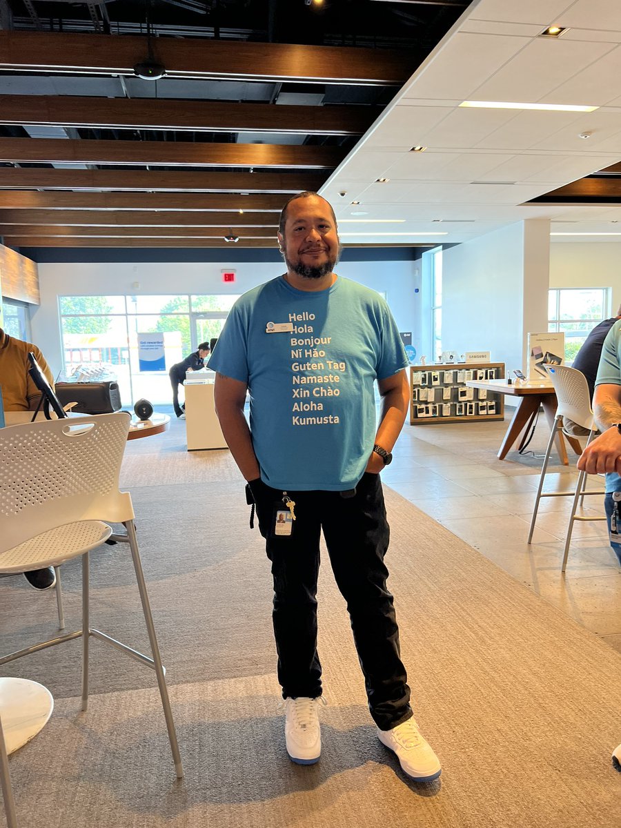 Welcome Louis to Midway!!!! He’s officially out of training and on the floor!!!

<a href="/iamkellsmcc/">Kellie McClinton</a>  @DominickJMidway <a href="/Mr_Feliciano20/">Erik Feliciano</a>